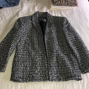 Women’s tweed blazer